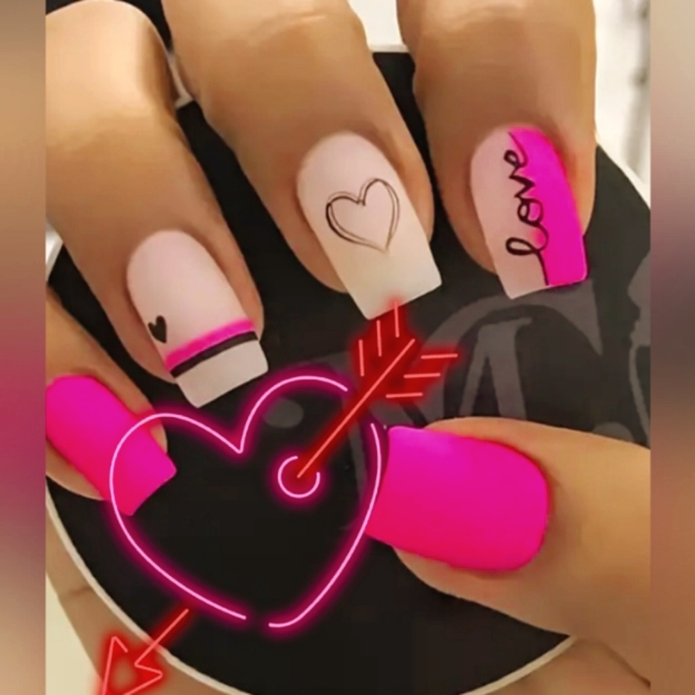 3 for 10 🩷24 piece Nail Set Barbie would approve of!